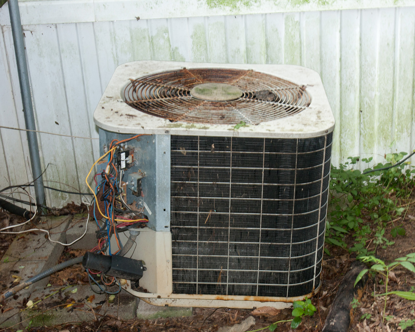 Old-Air-Conditioner-is-it-time-to-change-my-air-conditioning-unit1